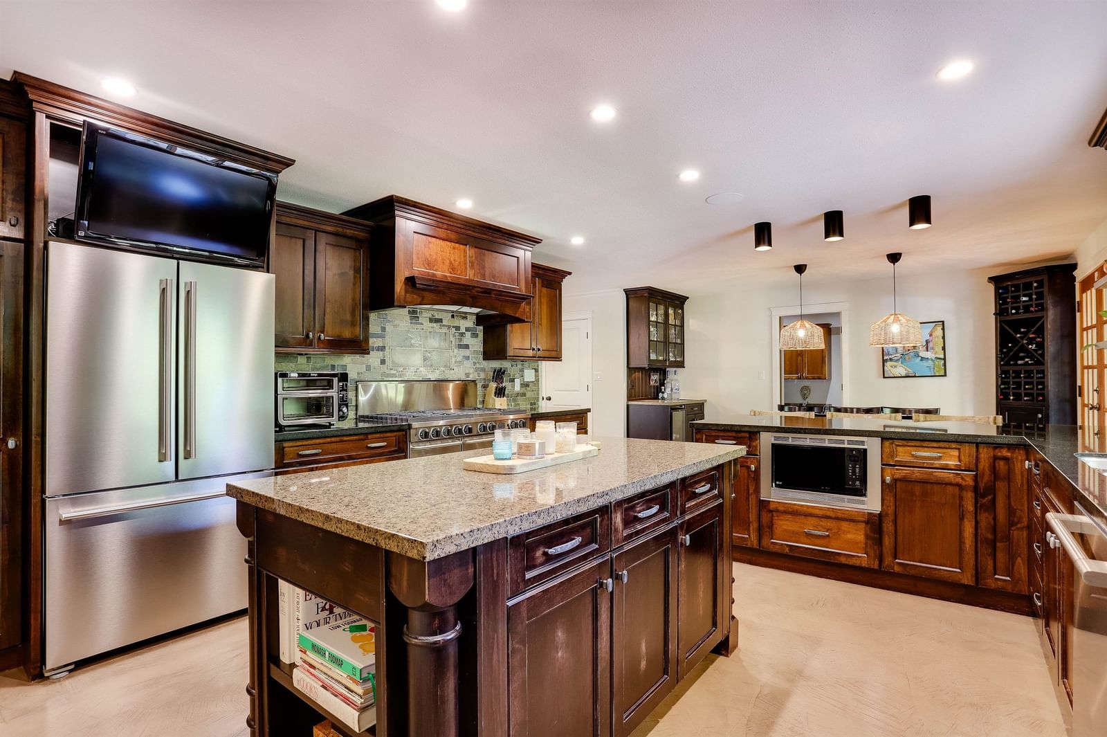 Listing Image 9