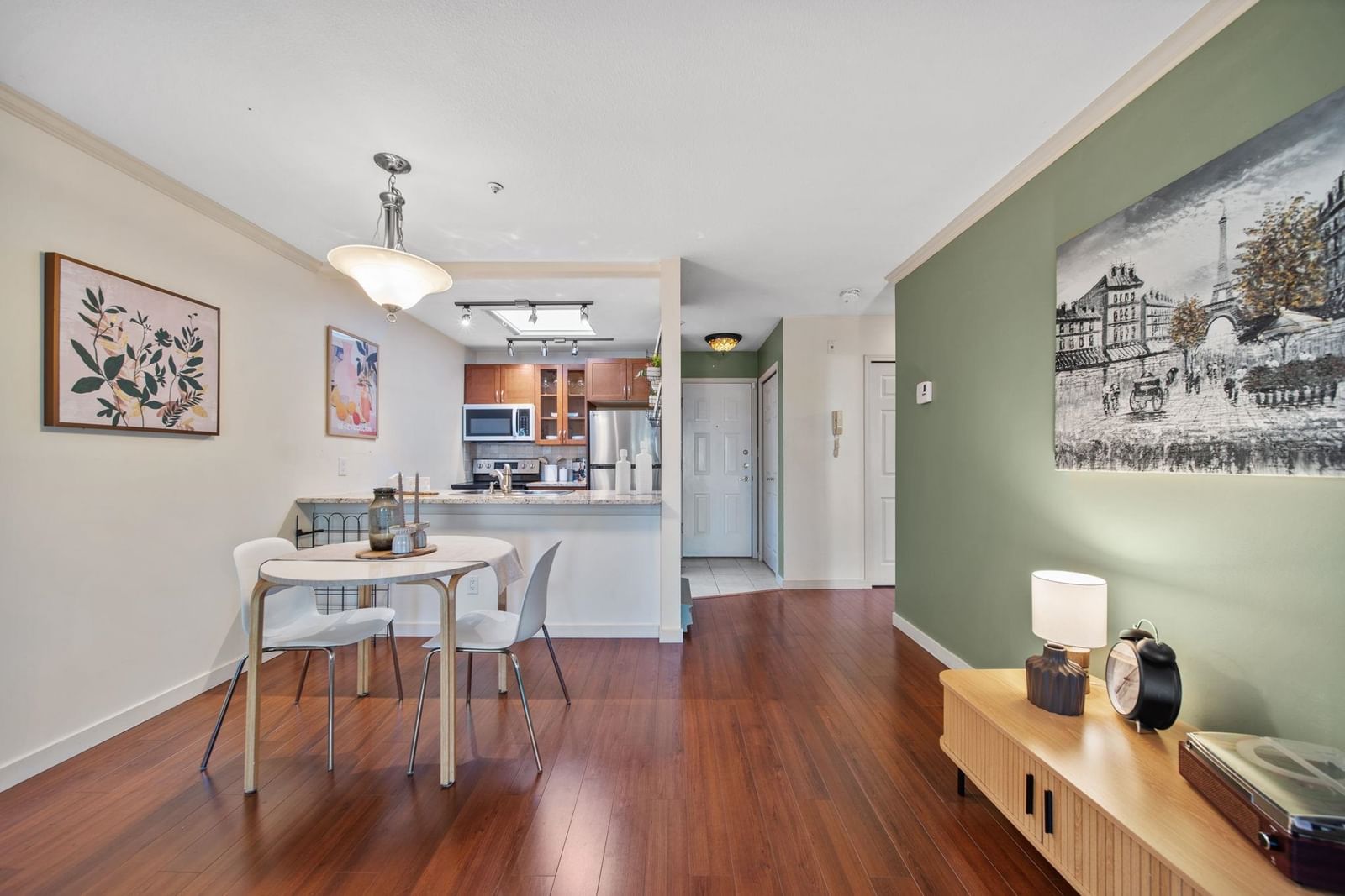 Listing Image 8