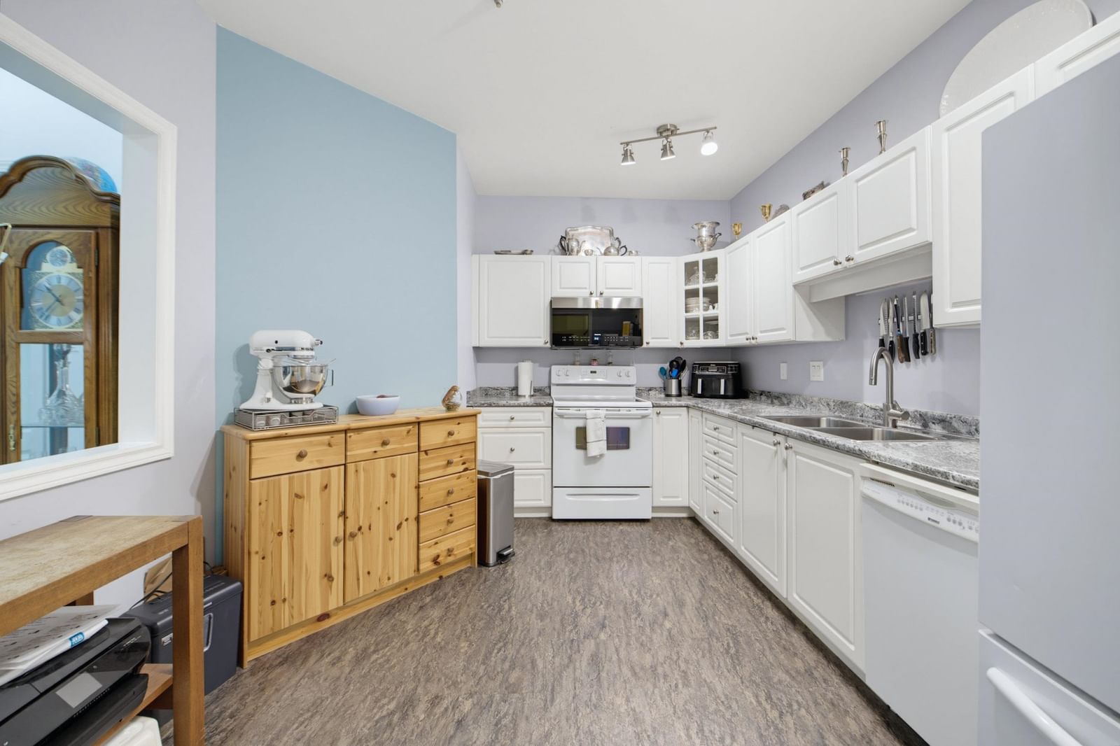 Listing Image 14