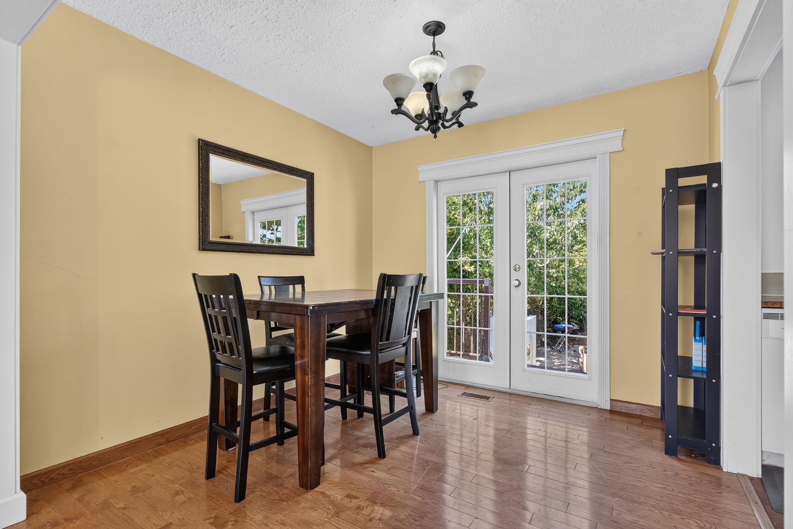 Listing Image 5