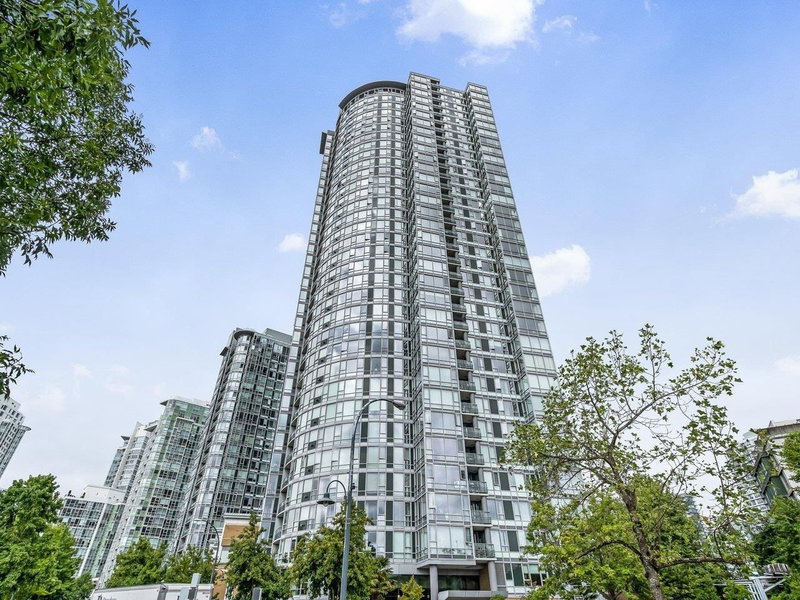 2105 - 1033 Marinaside Crescent