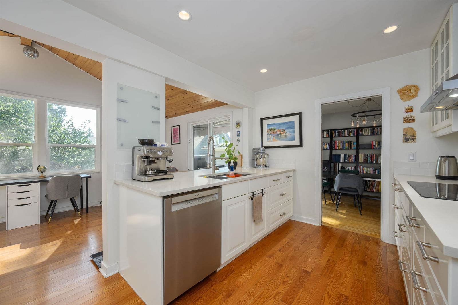 Listing Image 4