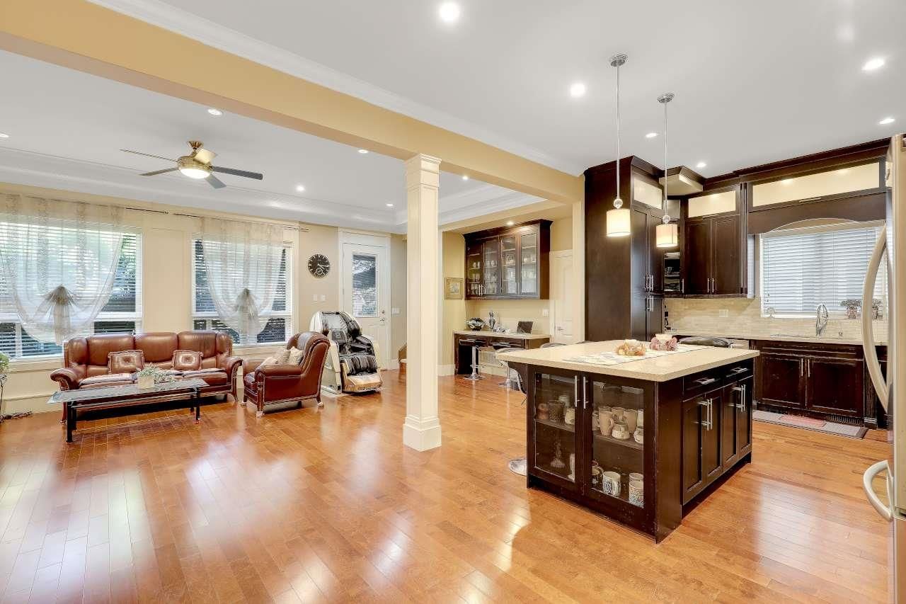 Listing Image 5