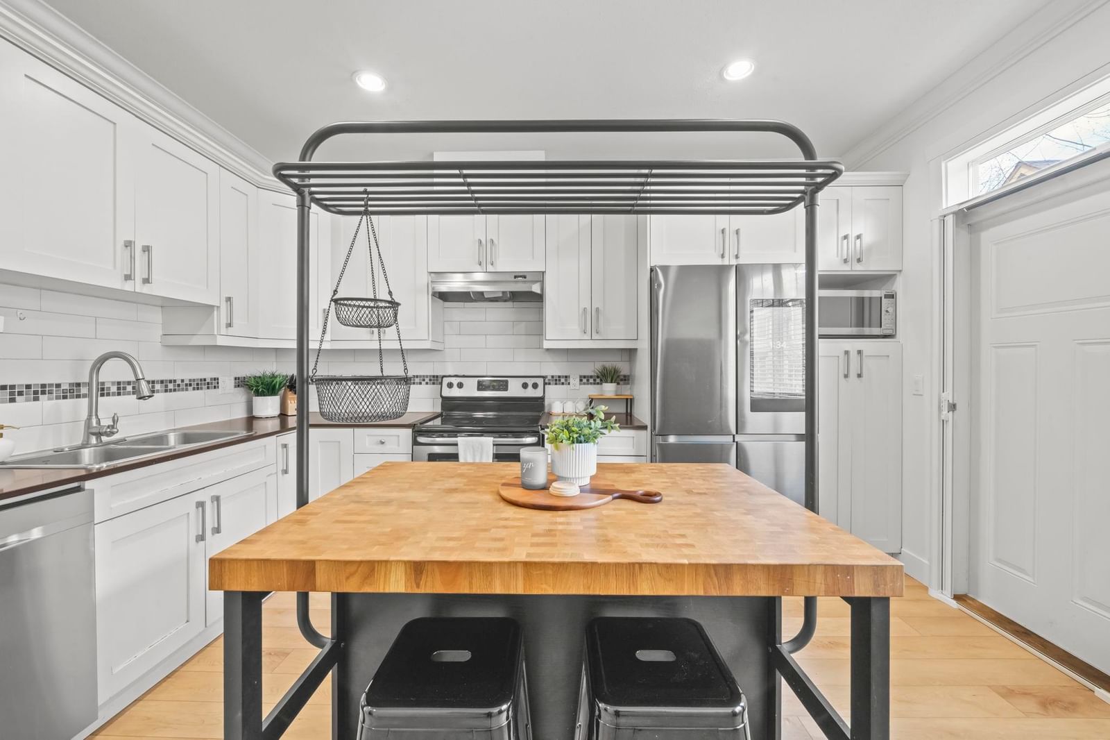 Listing Image 12