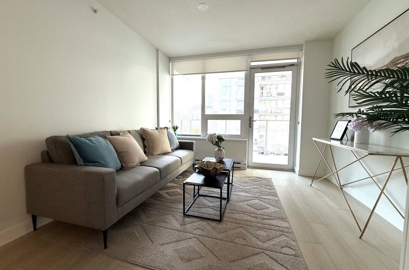 1005 - 988 Quayside Drive