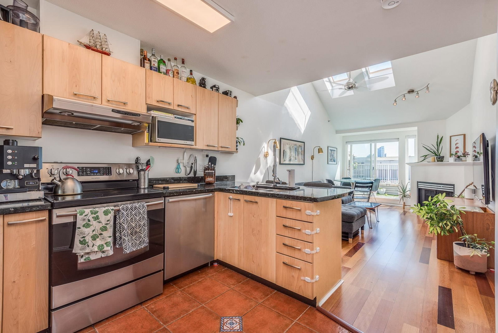 Listing Image 7