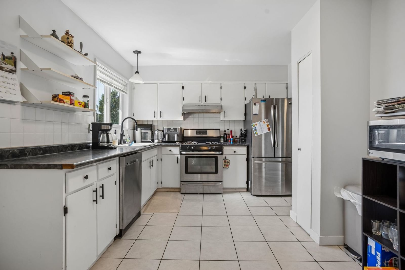 Listing Image 12