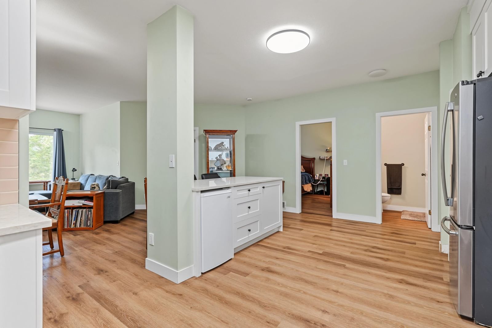 Listing Image 6