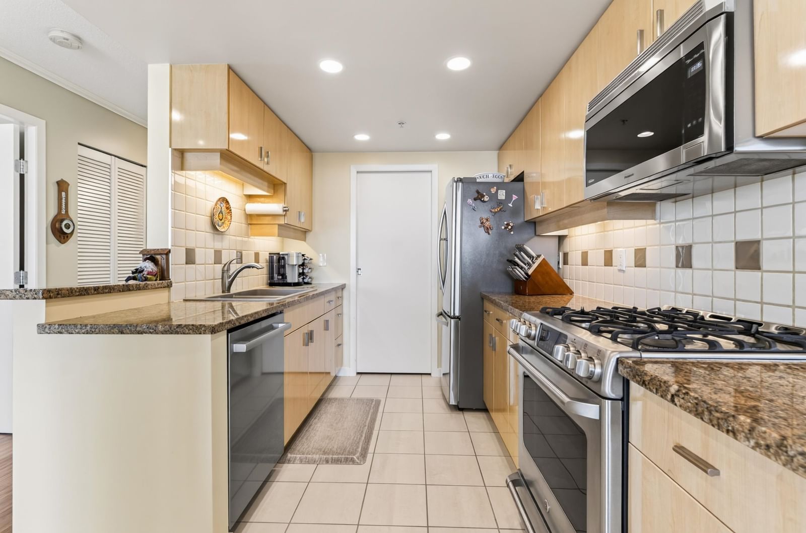 Listing Image 12