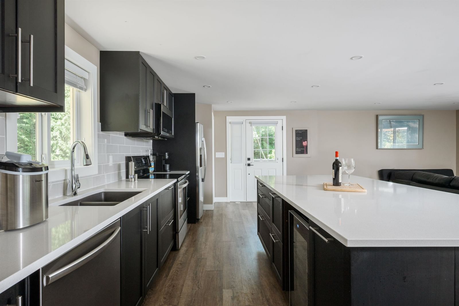 Listing Image 10