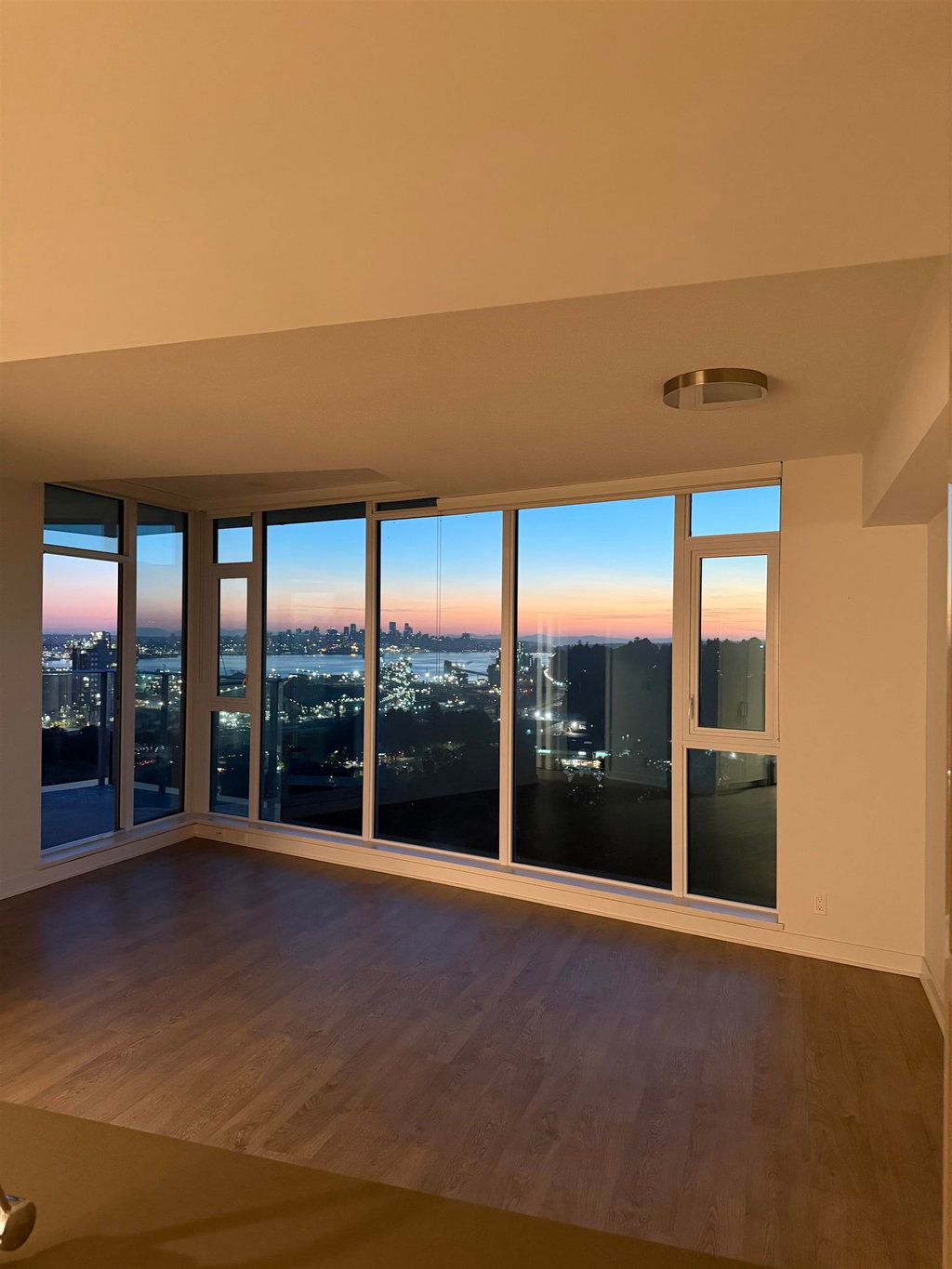 2506 - 1401 Hunter Street 4