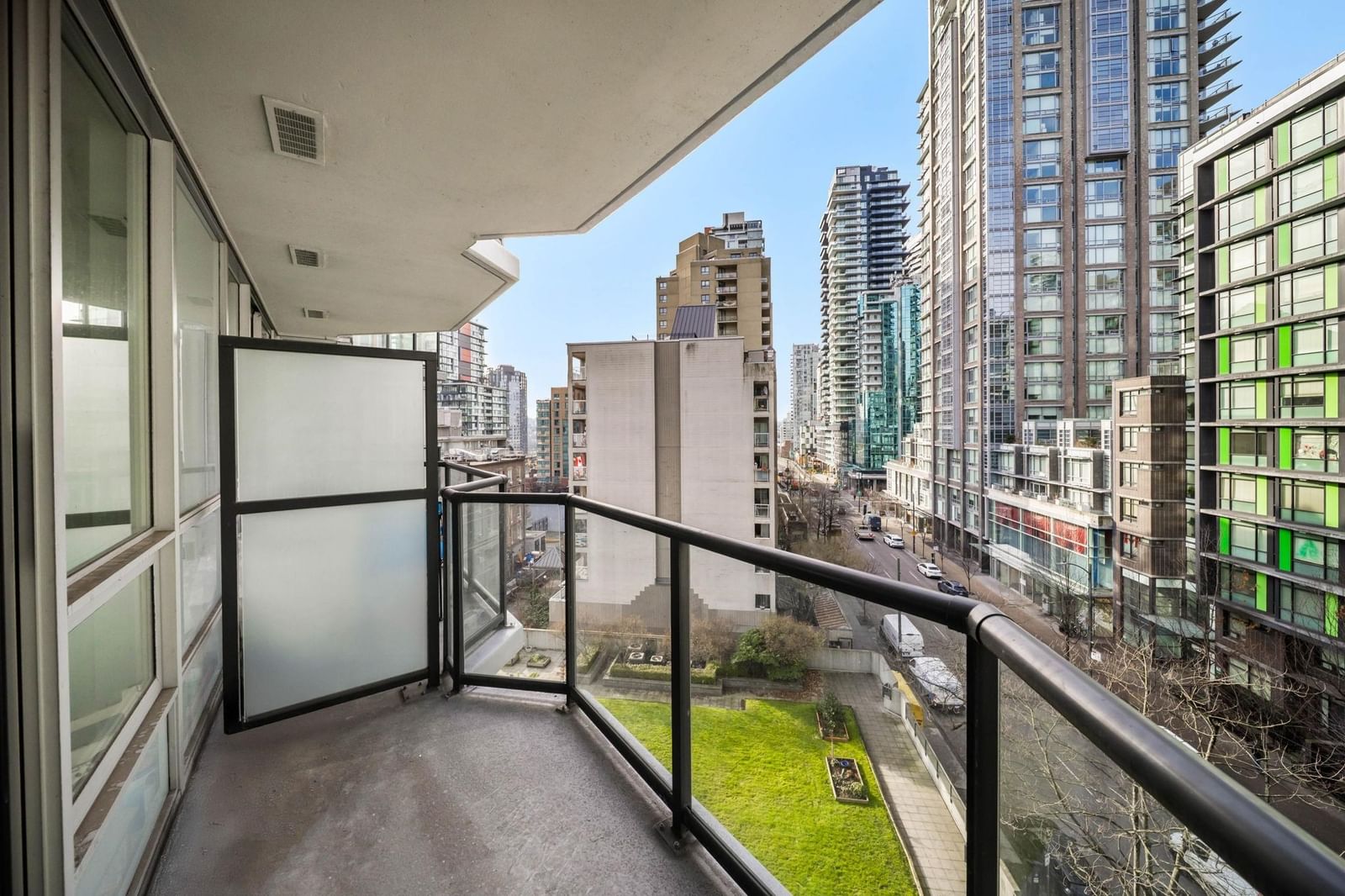 Listing Image 4