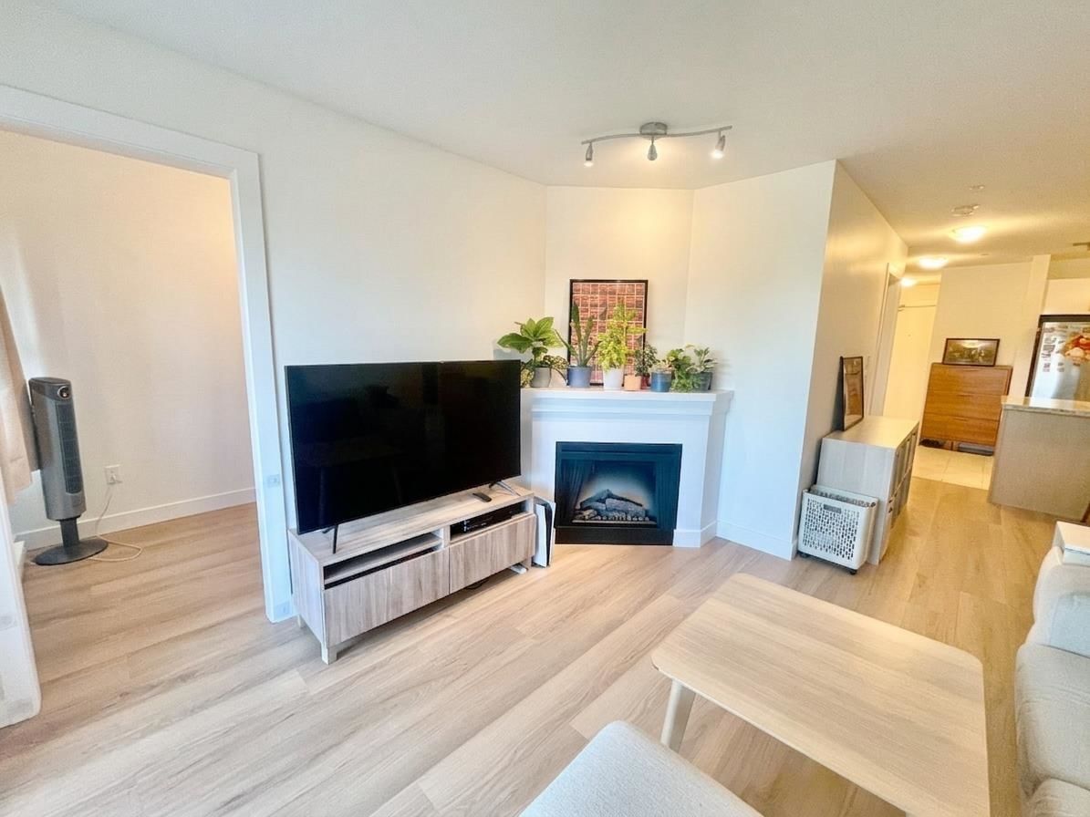 Listing Image 4