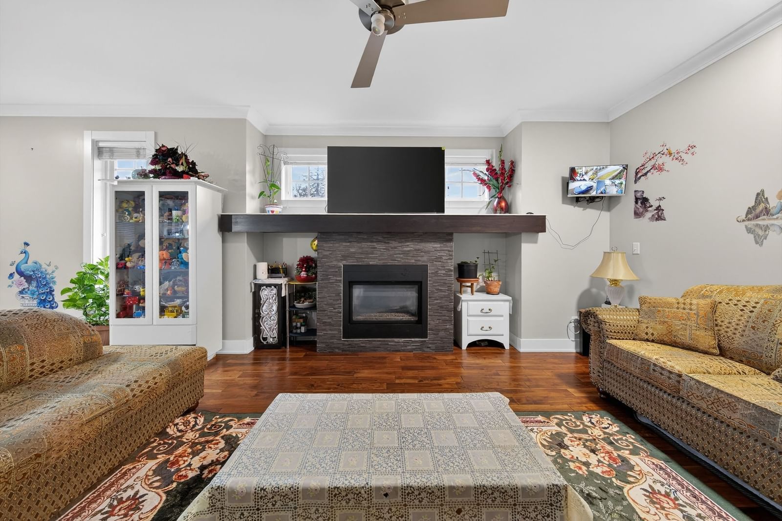 Listing Image 6
