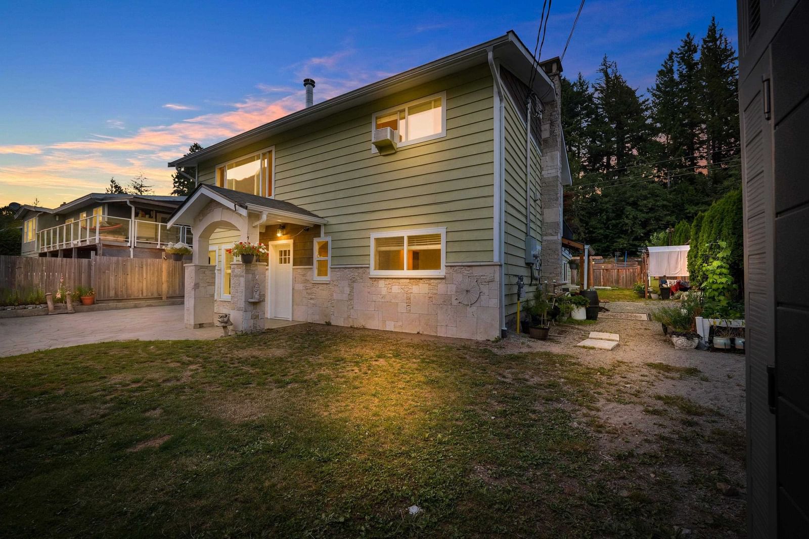 Listing photo 2