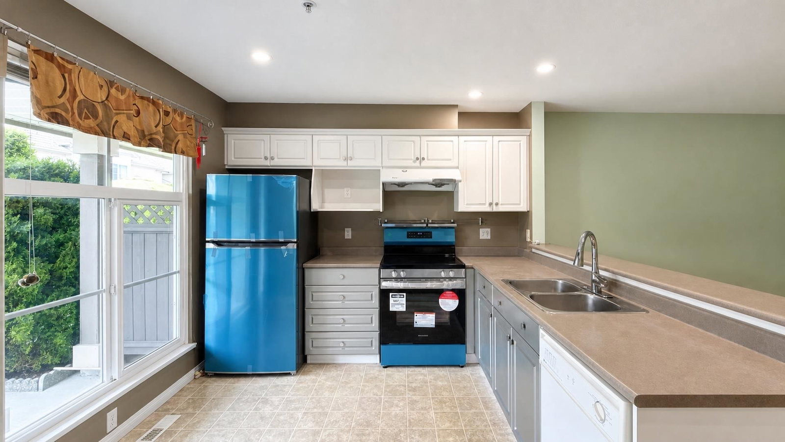 Listing Image 14