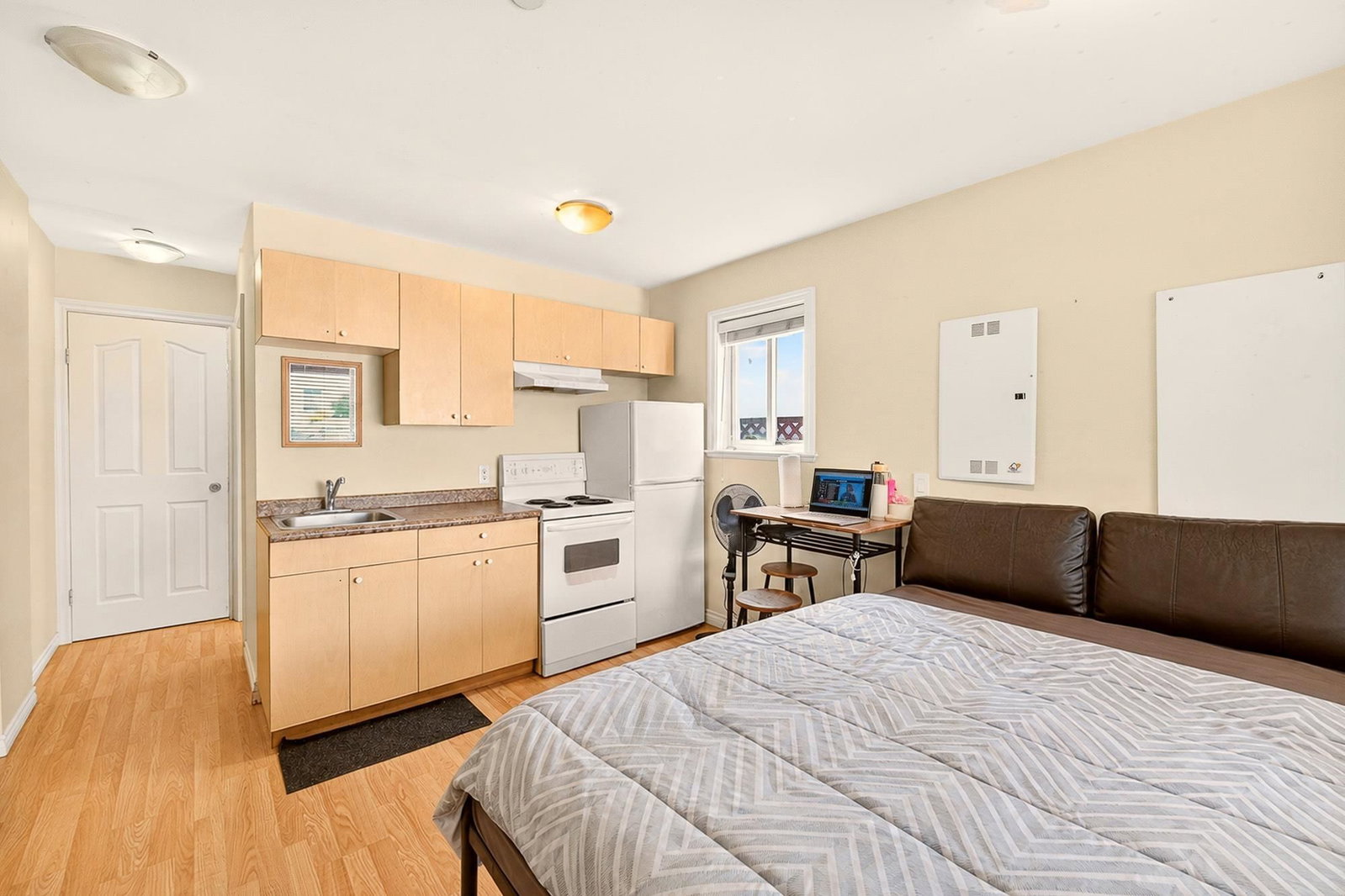 Listing Image 13