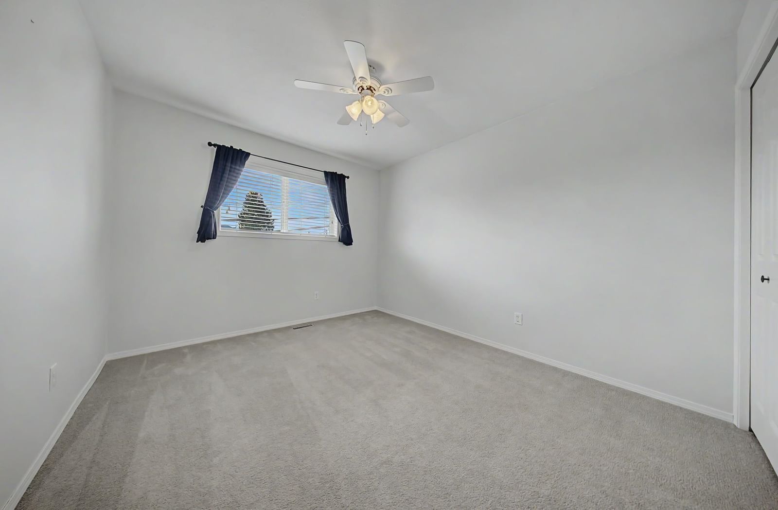 Listing Image 29