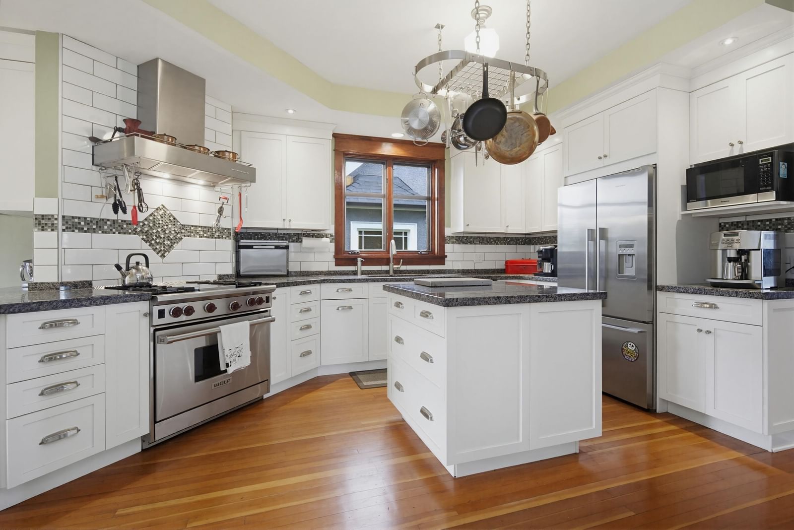 Listing Image 11