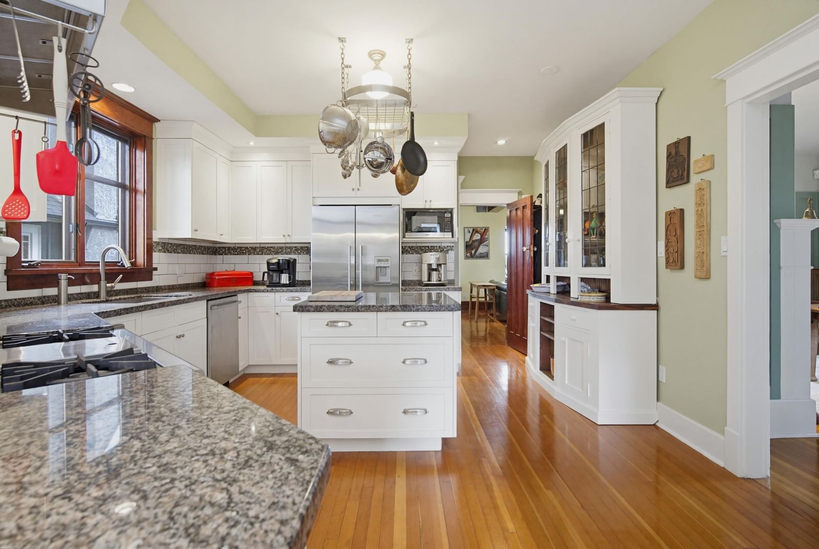 Listing Image 12