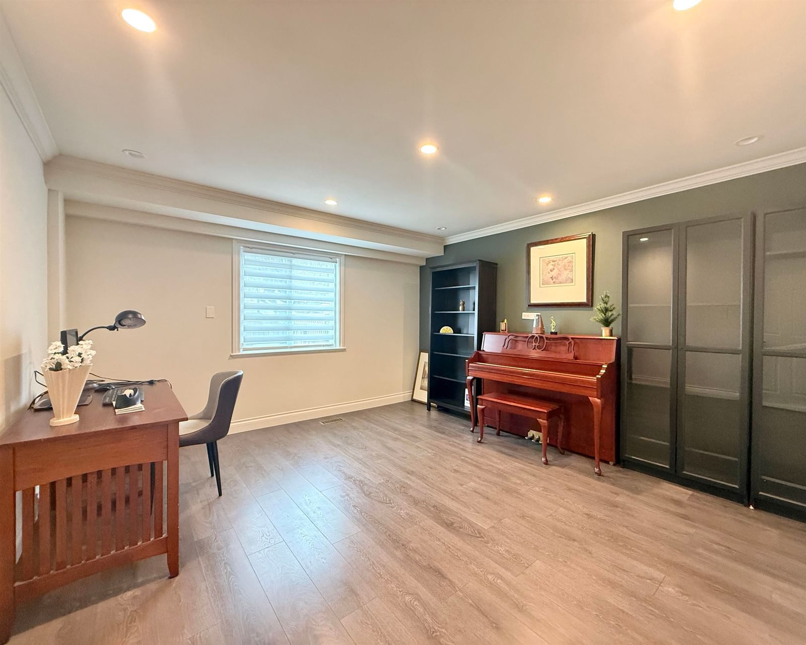 Listing Image 16