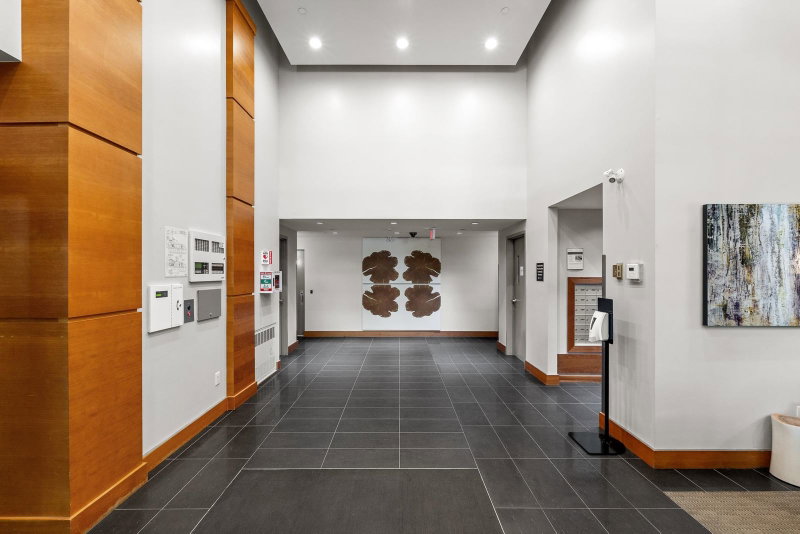 205 - 135 2nd Street W