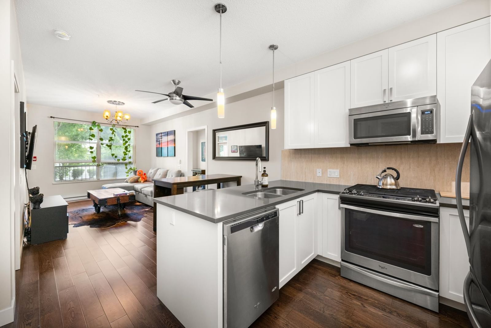 Listing Image 10