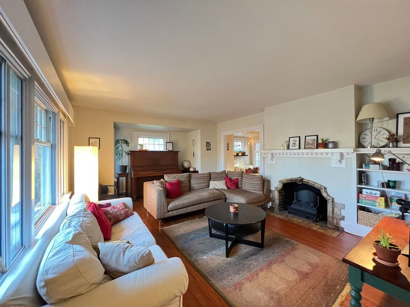 2080 33rd Avenue W