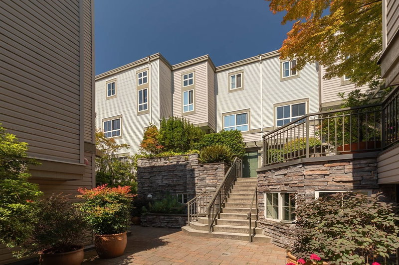 34 - 2375 Broadway W