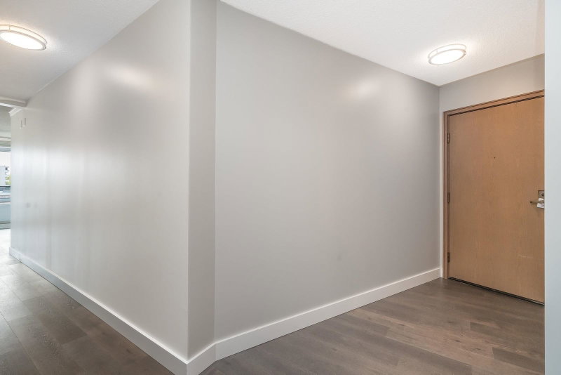 412 - 15111 Russell Avenue