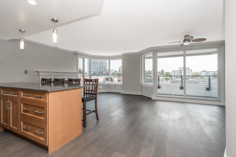 412 - 15111 Russell Avenue