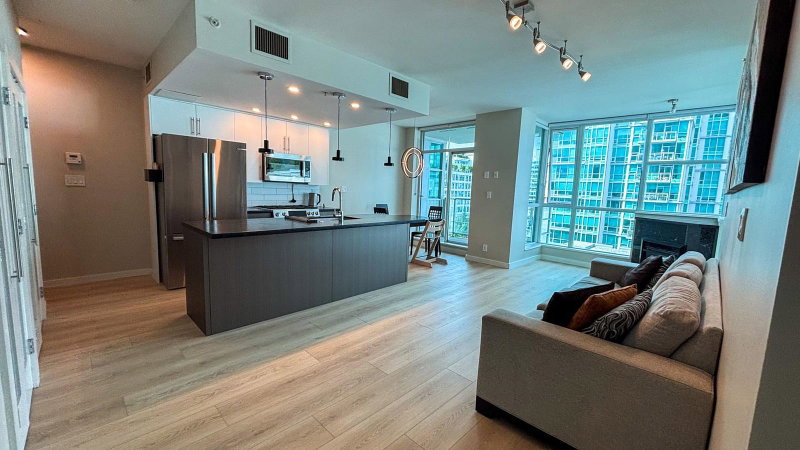 702 - 168 Esplanade E