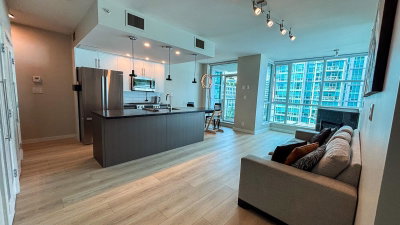 702 - 168 Esplanade E