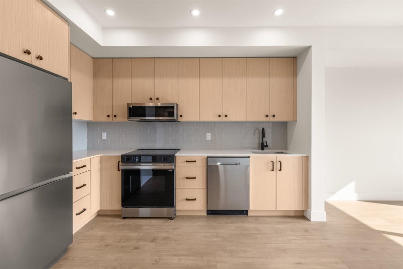 311 - 32528 Simon Avenue