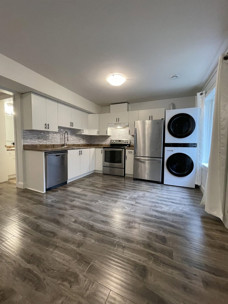 bsmt - 7333 194 Street