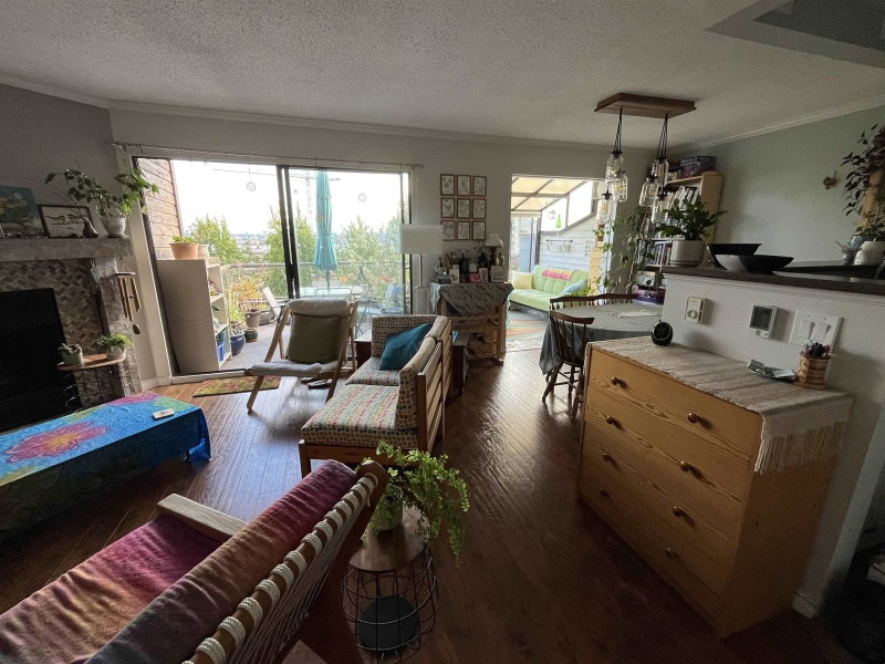10 - 220 4th Street E