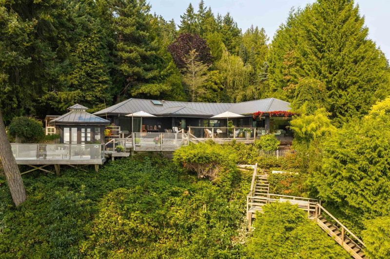 1801 Arbutus Point Road