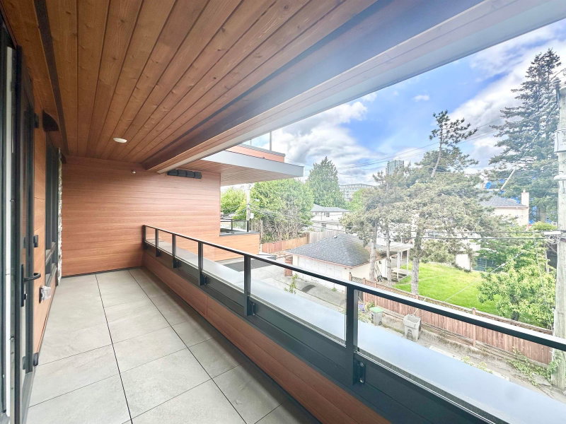 303 - 485 63rd Ave