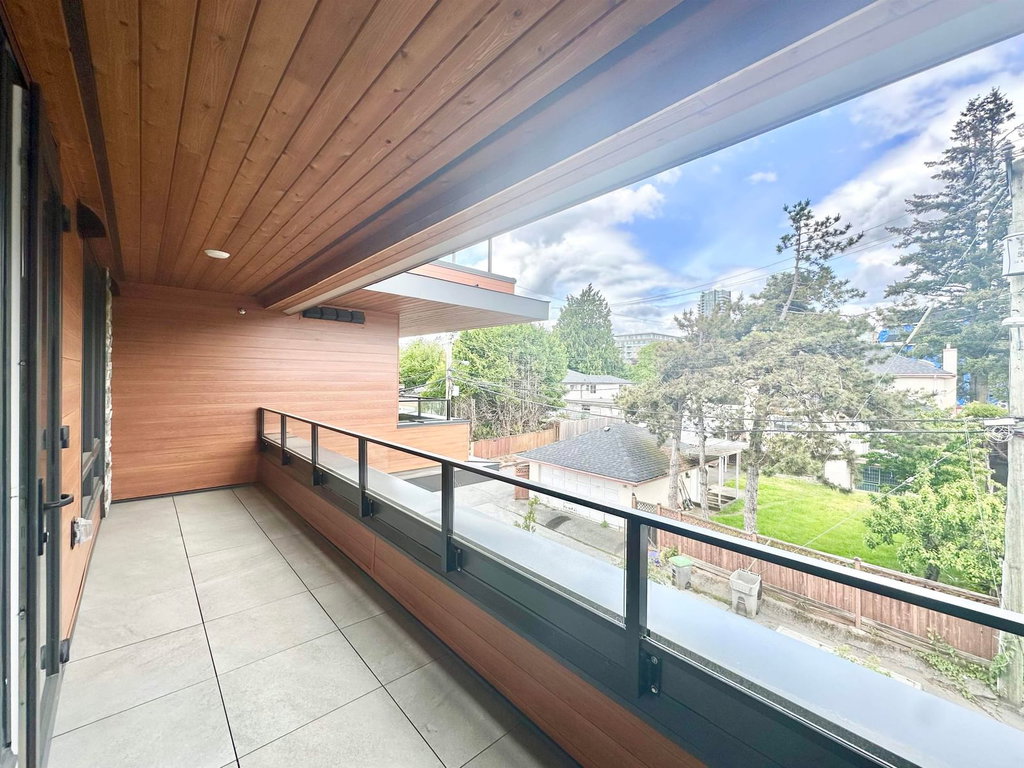 303 - 485 63rd Ave 2