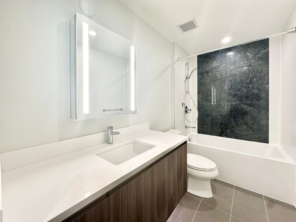 303 - 485 63rd Ave 3