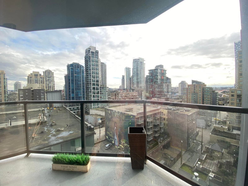 10XX - 1212 Howe Street