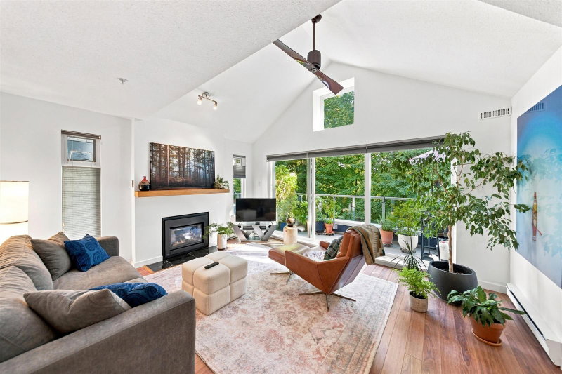 304 - 865 15th Avenue W