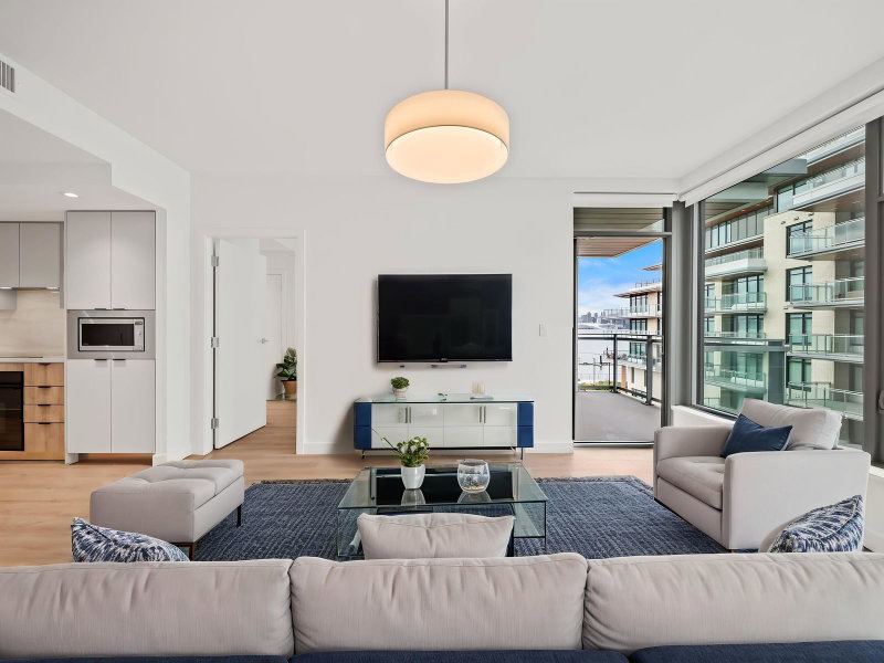 425 - 755 Harbourside Drive