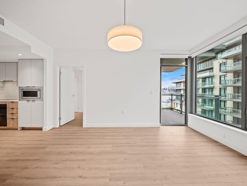 425 - 755 Harbourside Drive