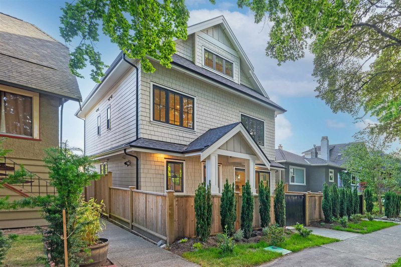2558 William Street