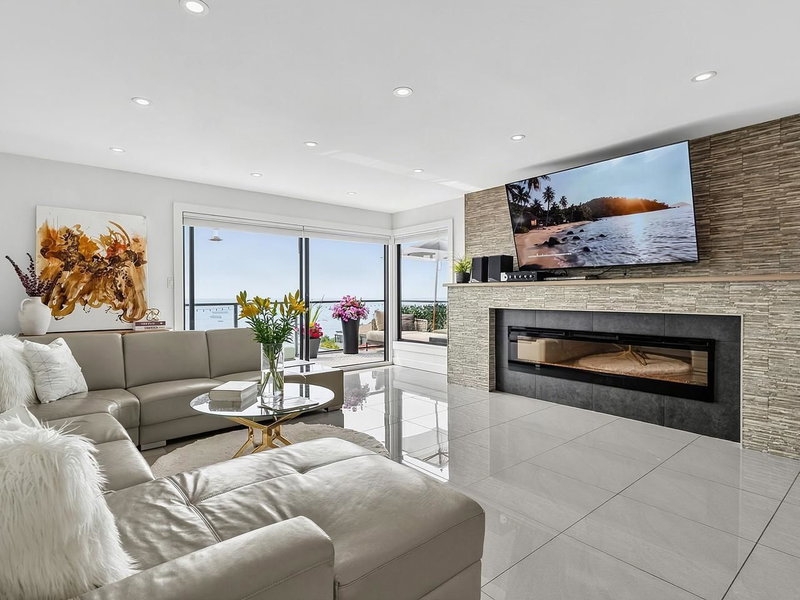 31 - 2216 Folkestone Way