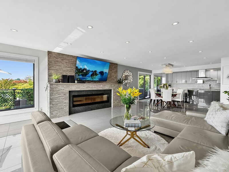 31 - 2216 Folkestone Way