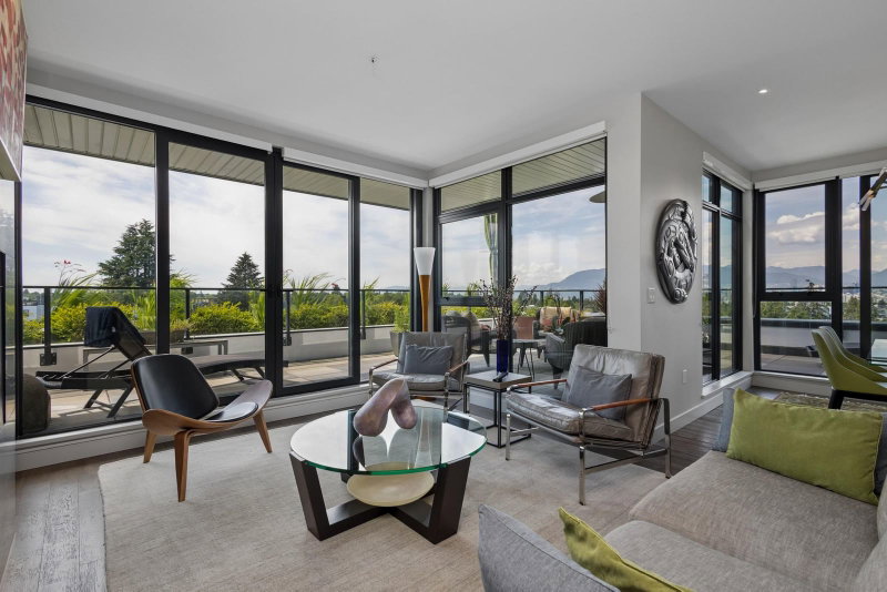 601 - 4427 Cambie Street