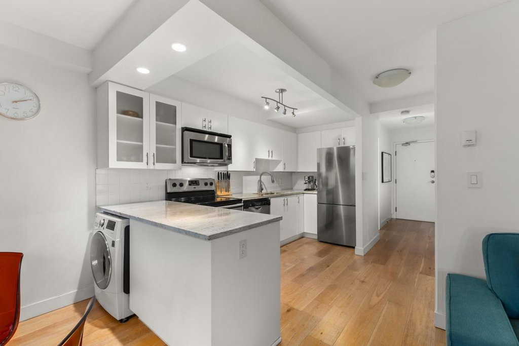 401 - 1819 Pendrell Street 4