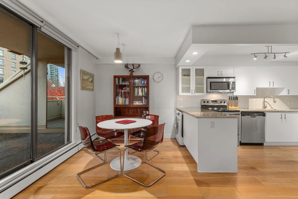 401 - 1819 Pendrell Street 5